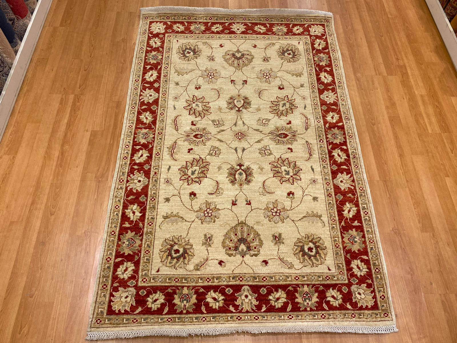 182cm x 122cm Uşak Handmade Wool on Wool carpet