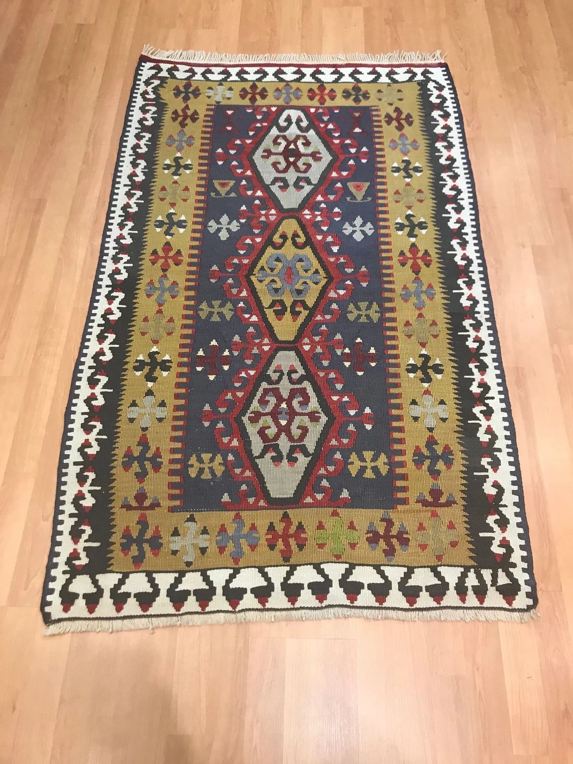5'2'' x 3'2'' Kilim Carpet