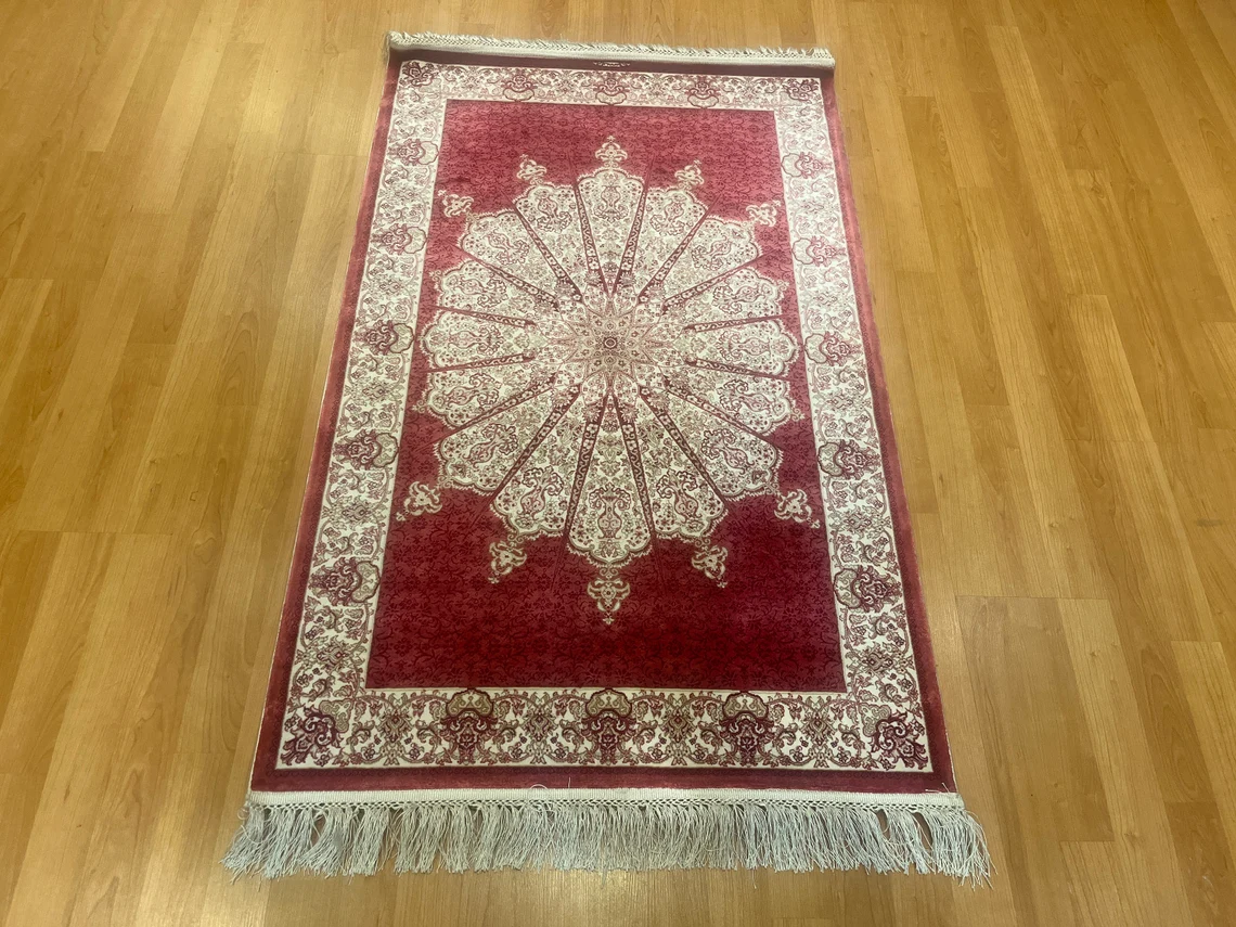 4'1''x 2'7'' Bamboo Silk Carpet