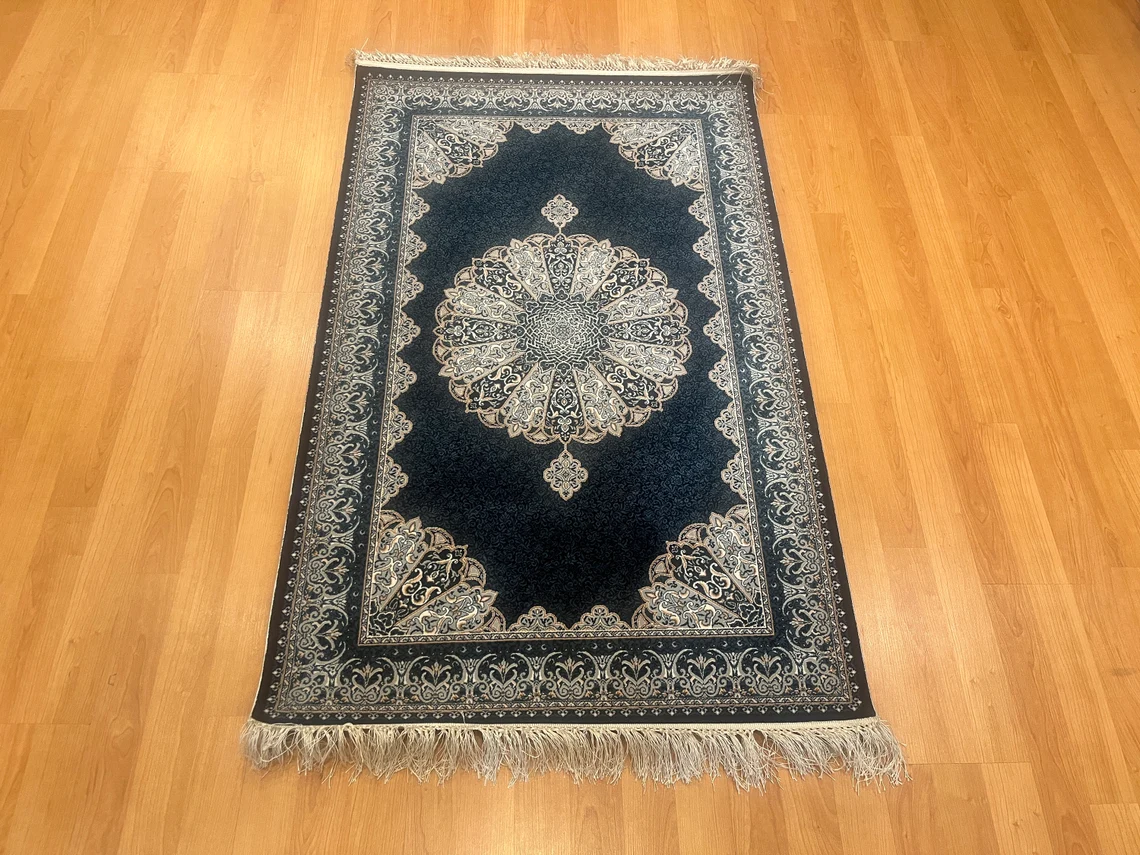 4'1''x 2'7'' Bamboo Silk Carpet