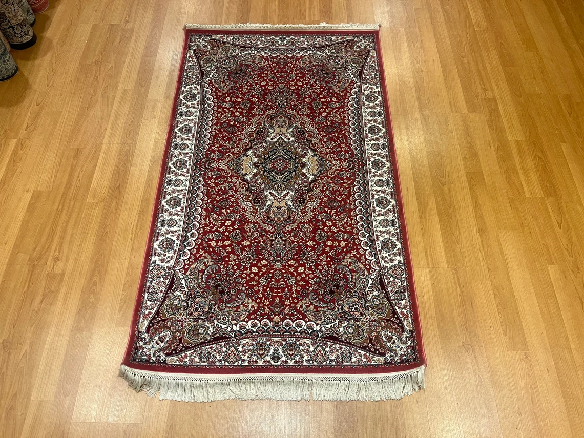 4'11 ''x 2'11'' Bamboo Silk Carpet