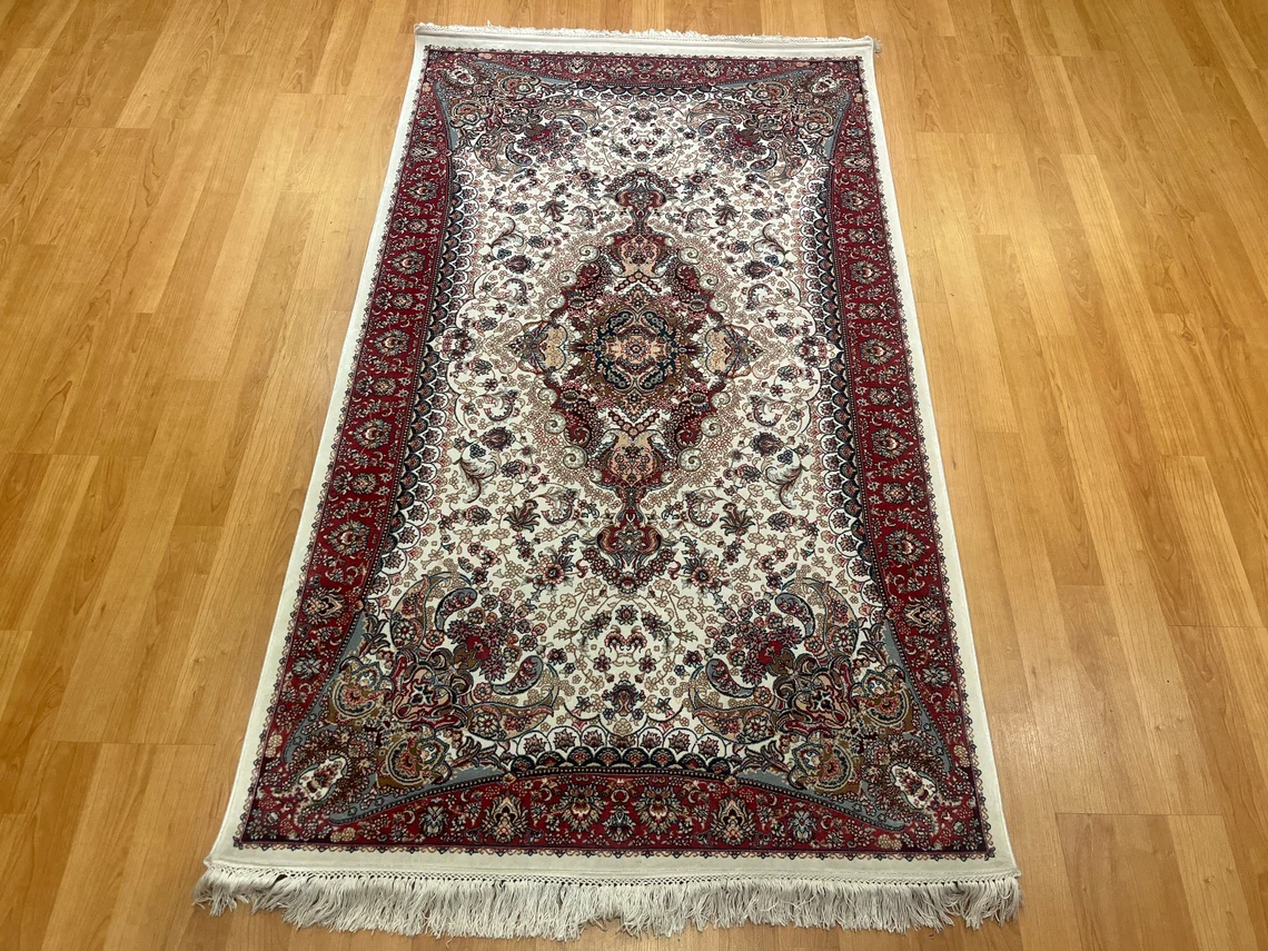 4'11 ''x 2'11'' Bamboo Silk Carpet
