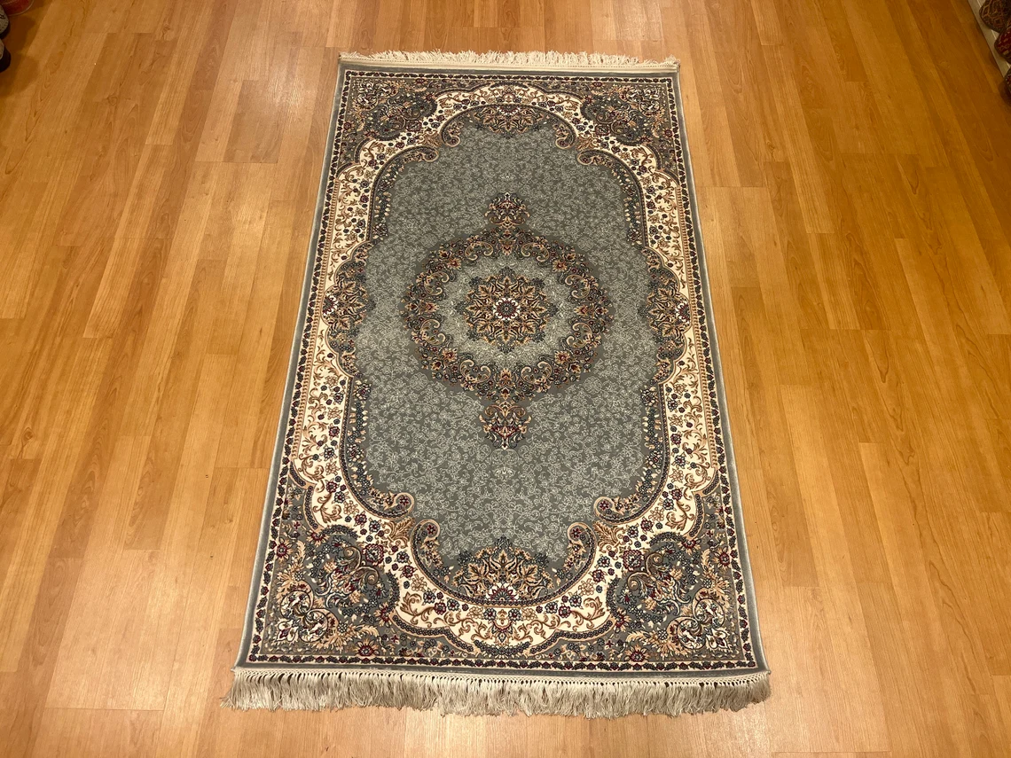 4'11 ''x 2'11'' Bamboo Silk Carpet