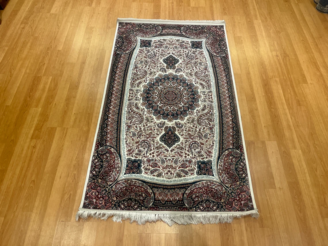 4'11 ''x 2'11'' Bamboo Silk Carpet