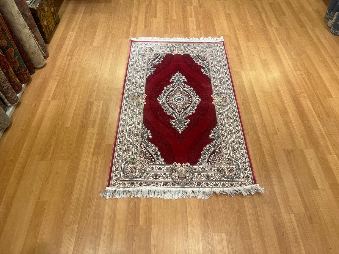 4'11 ''x 2'11'' Bamboo Silk Carpet