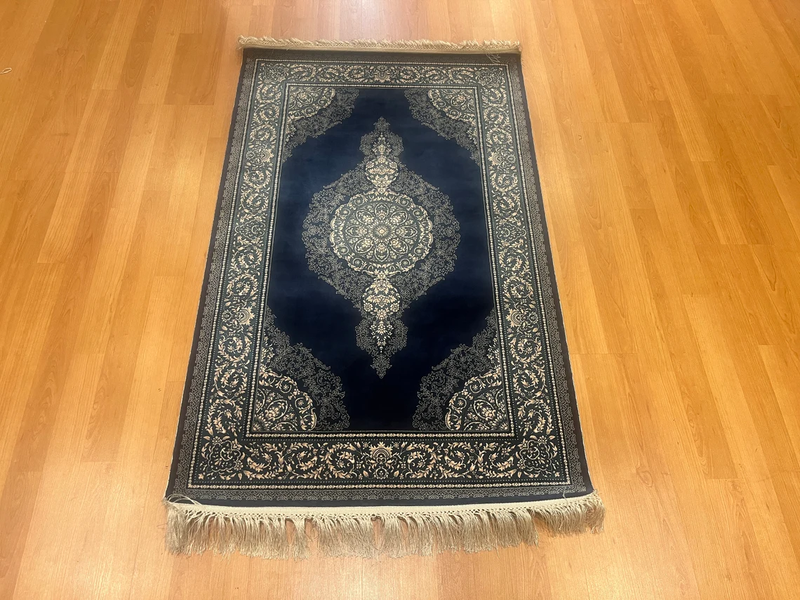 4'1 ''x 2'7'' Bamboo Silk Carpet