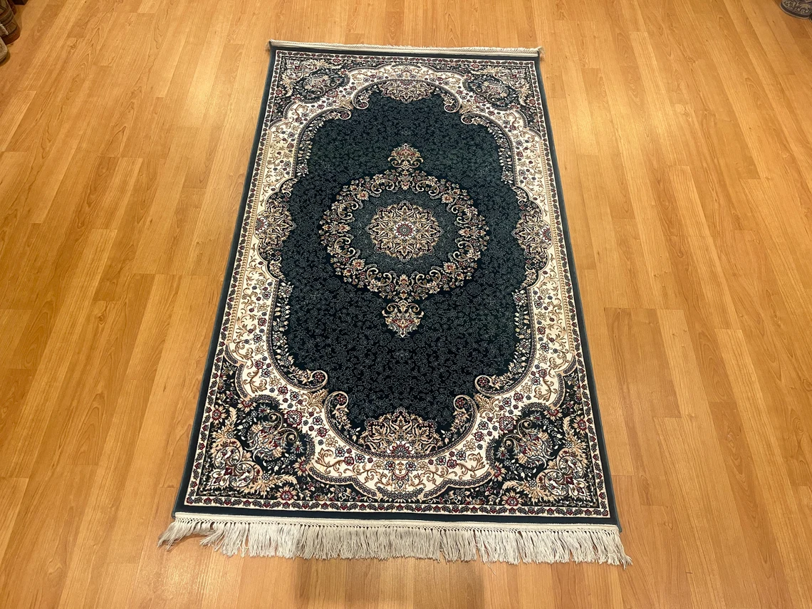 4'11 ''x 2'11'' Bamboo Silk Carpet