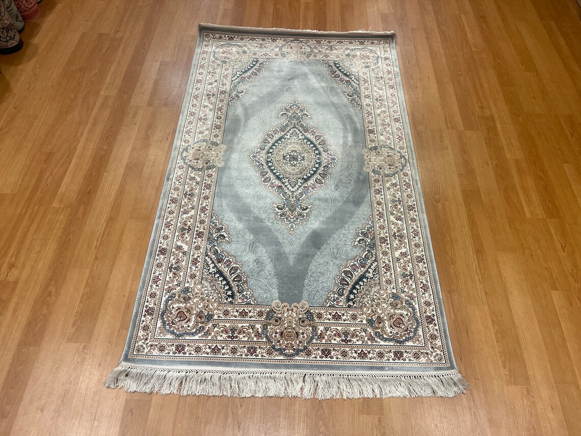 4'11 ''x 2'11'' Bamboo Silk Carpet