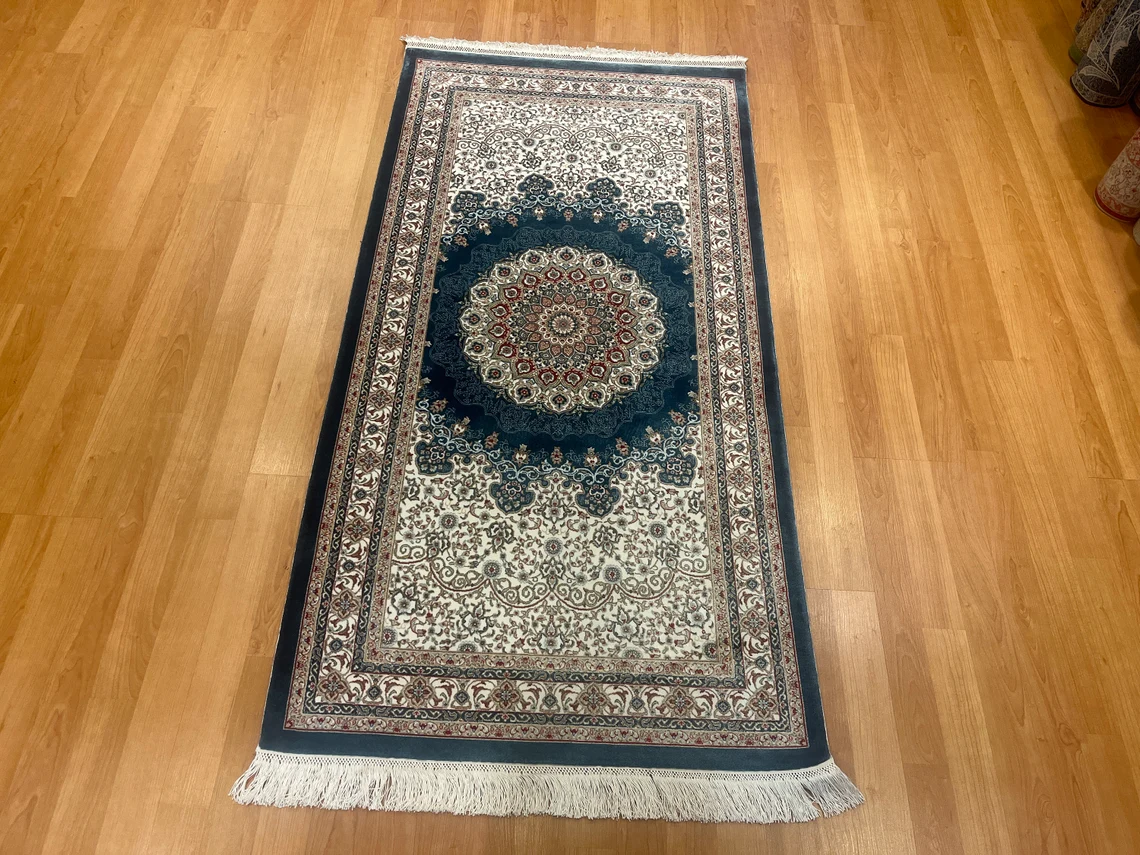 4'11 ''x 2'7'' Bamboo Silk Carpet