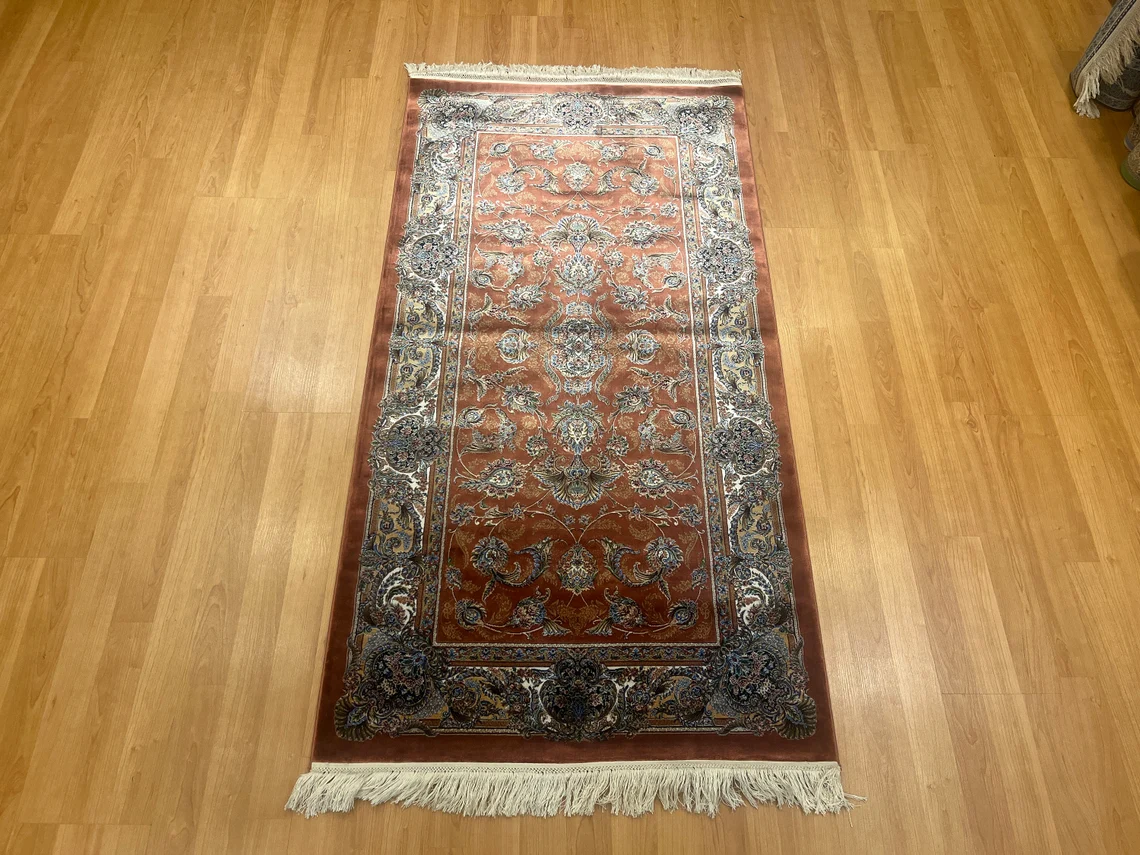4'11 ''x 2'7'' Bamboo Silk Carpet