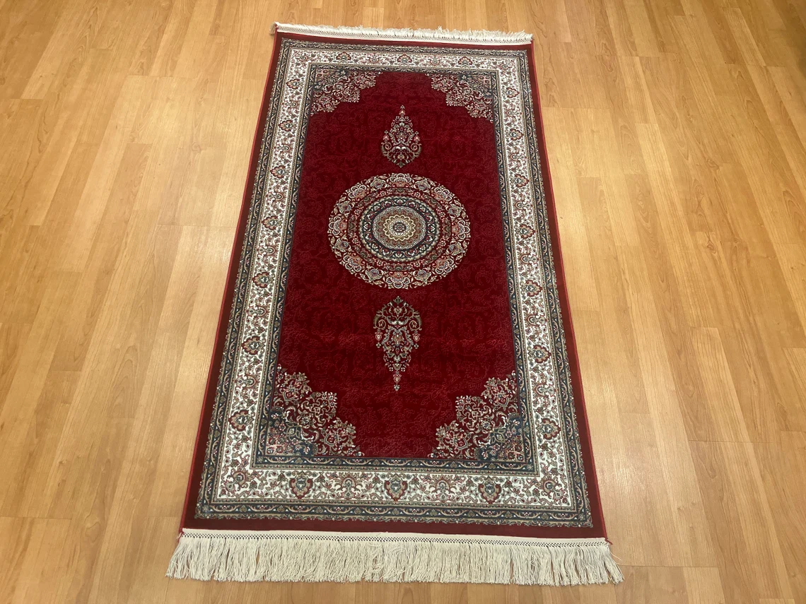 4'11 ''x 2'7'' Bamboo Silk Carpet