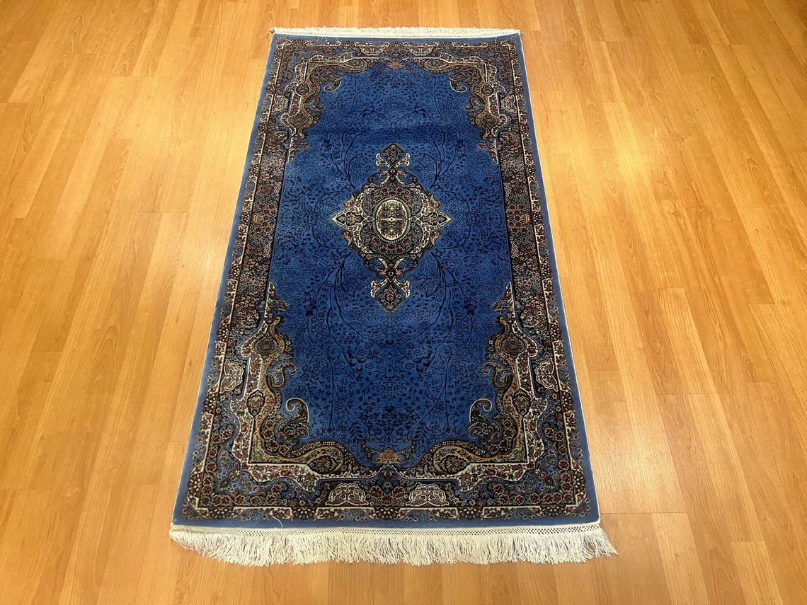 4'11 ''x 2'7'' Bamboo Silk Carpet