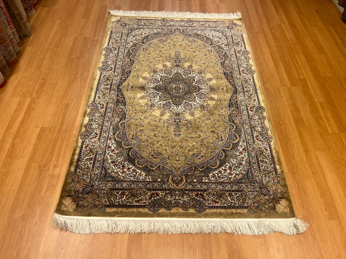 5'10 ''x 3'11'' Bamboo Silk Carpet