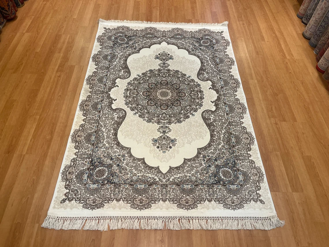 5'10 ''x 3'11'' Bamboo Silk Carpet