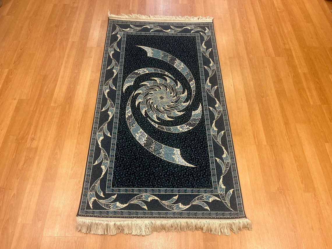 4'11 ''x 2'7'' Bamboo Silk Carpet