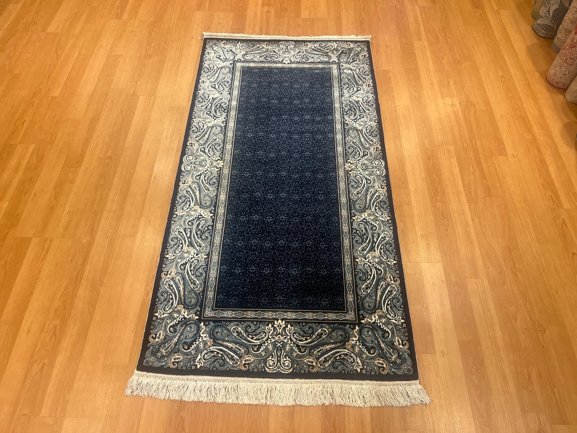 4'11 ''x 2'7'' Bamboo Silk Carpet