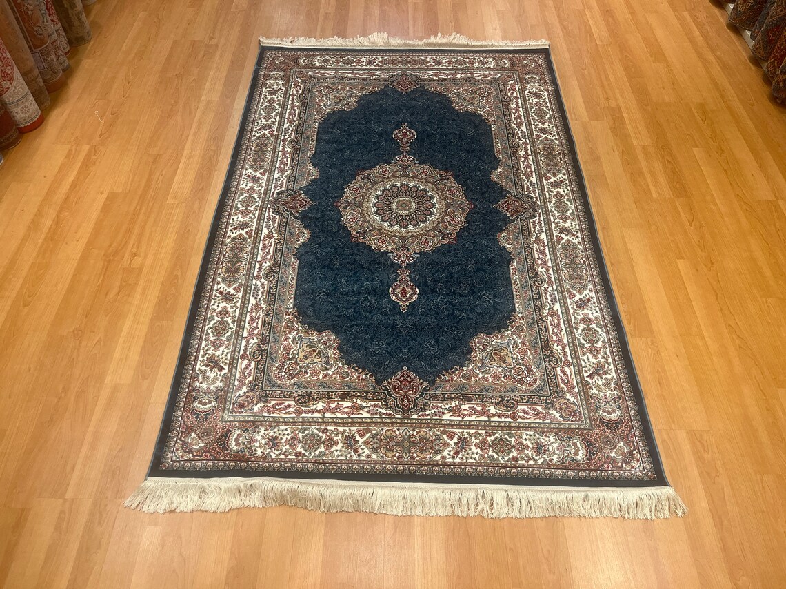 5'10 ''x 3'11'' Bamboo Silk Carpet