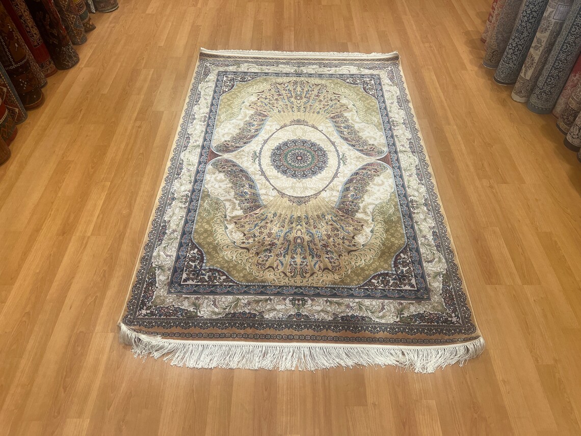 5'10 ''x 3'11'' Bamboo Silk Carpet